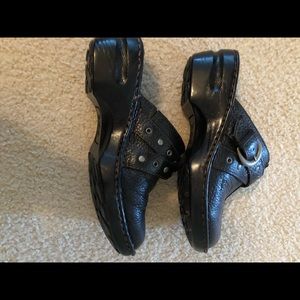 Born Boc leather clogs w silver buckle